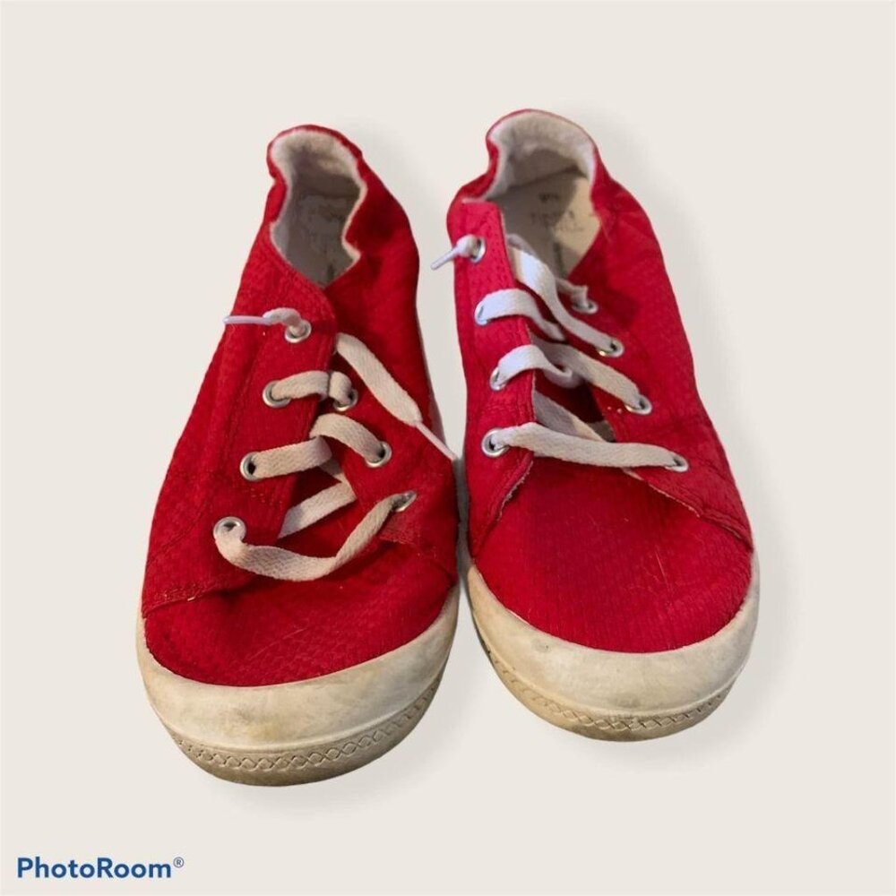 🌸3/$15🌸Red Canvas Sneakers sz 9.5 with Memory Foam Insoles